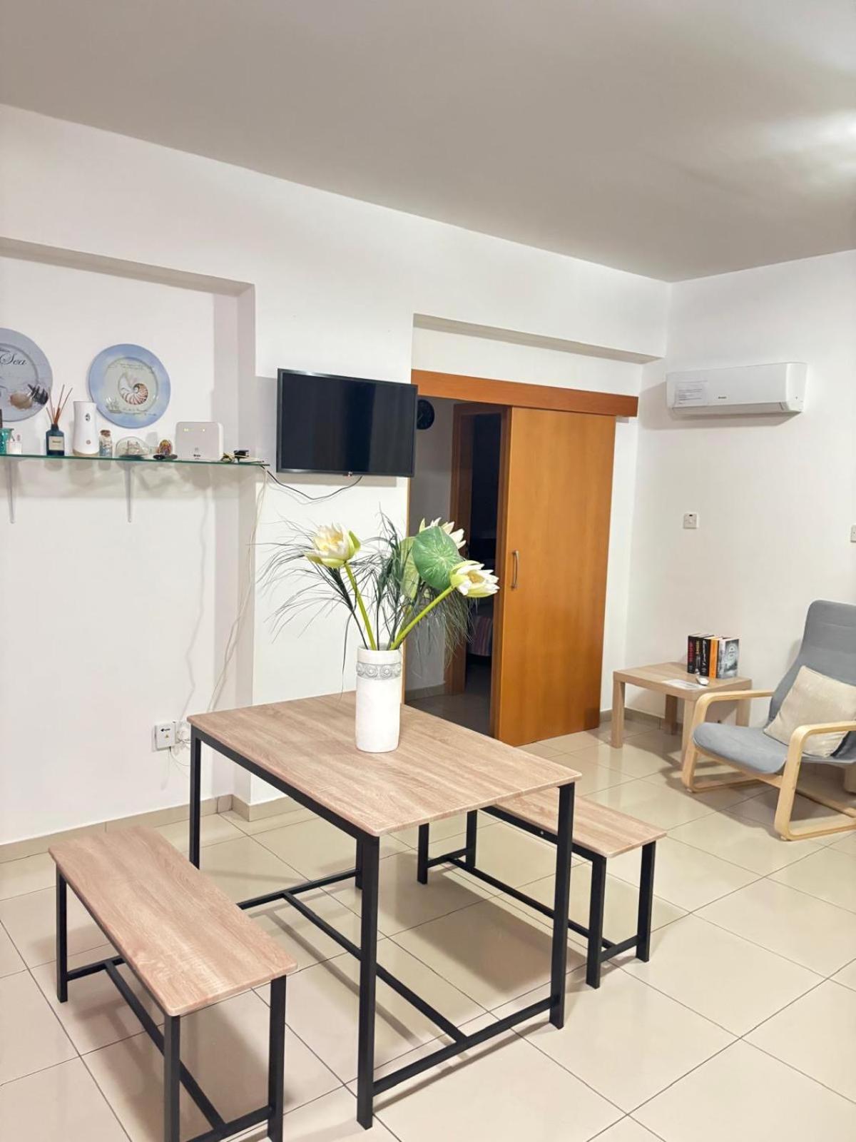 Vip Resort Apartment On Makenzie Beach Ларнака Екстер'єр фото