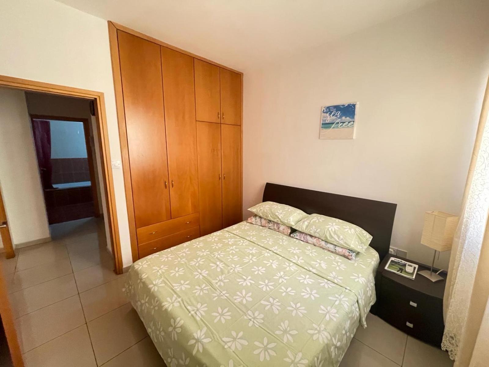 Vip Resort Apartment On Makenzie Beach Ларнака Екстер'єр фото