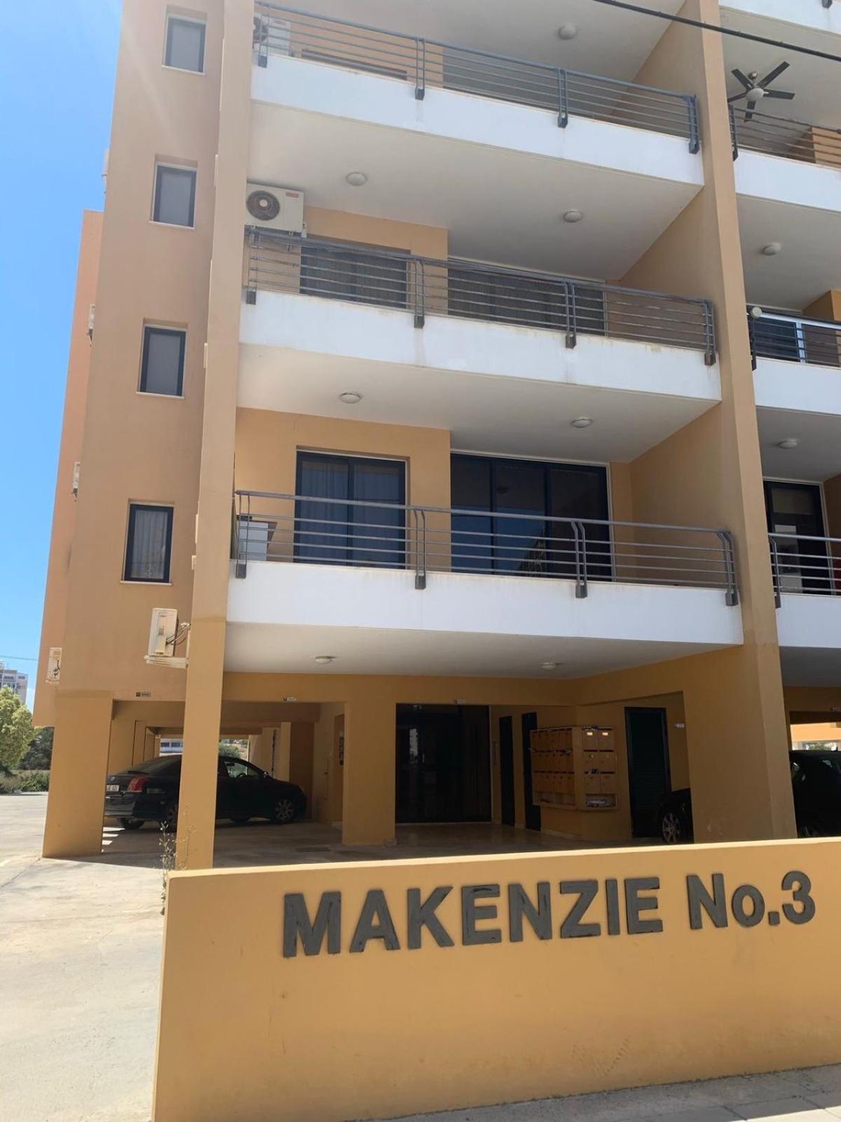 Vip Resort Apartment On Makenzie Beach Ларнака Екстер'єр фото