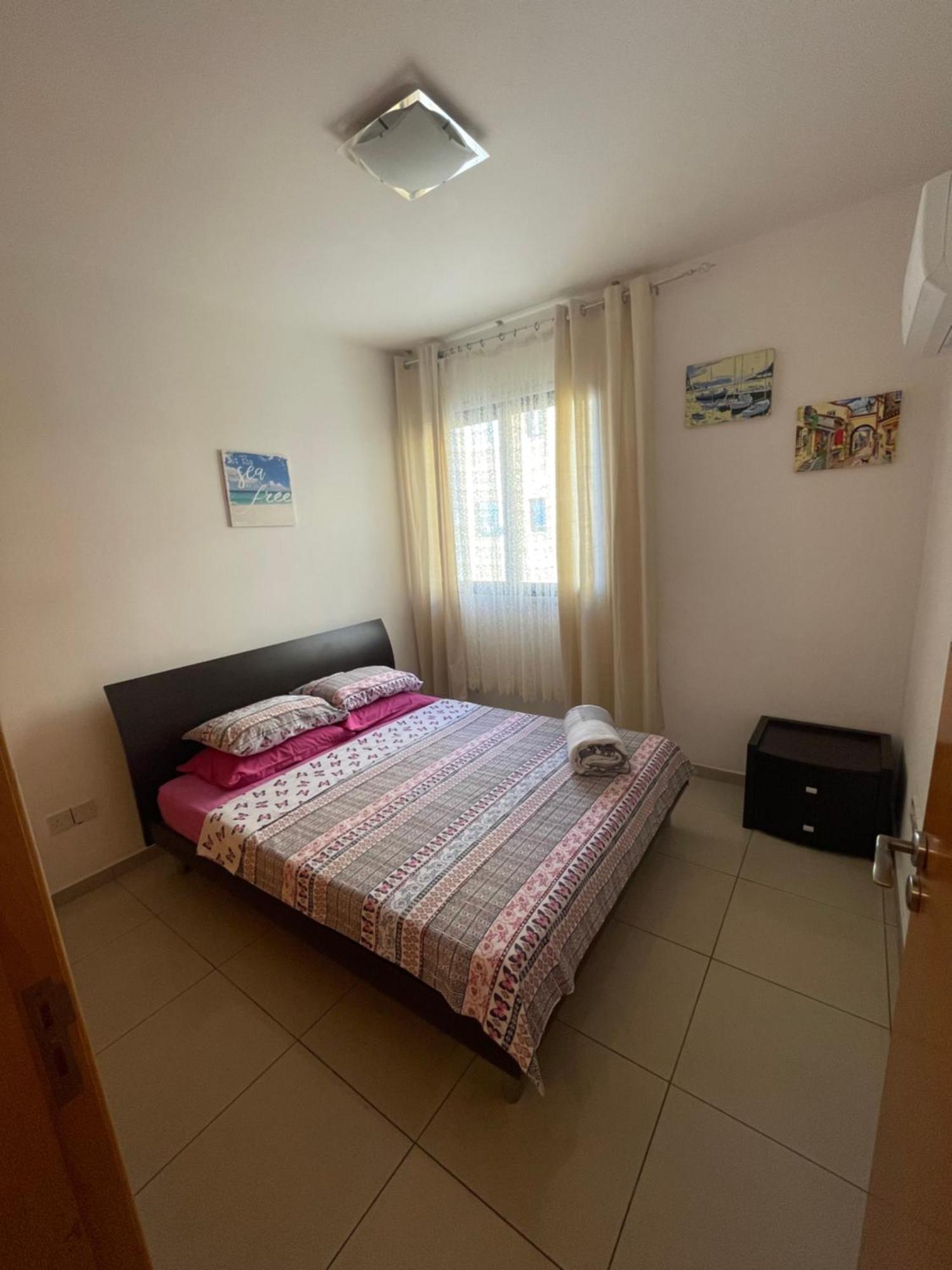 Vip Resort Apartment On Makenzie Beach Ларнака Екстер'єр фото